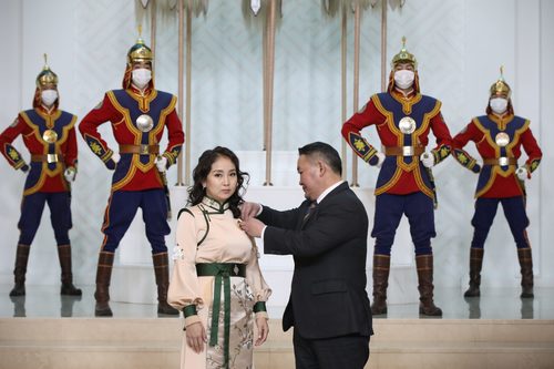 Э.Хишигсайхан: Хүүхдүүдээ эх орон, эх дэлхийдээ хайртай хүмүүс болж өсөөсэй гэж хүсдэг